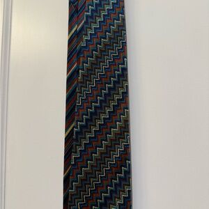 Elegant Missoni Zigzag Patterned Tie in Blue and Red